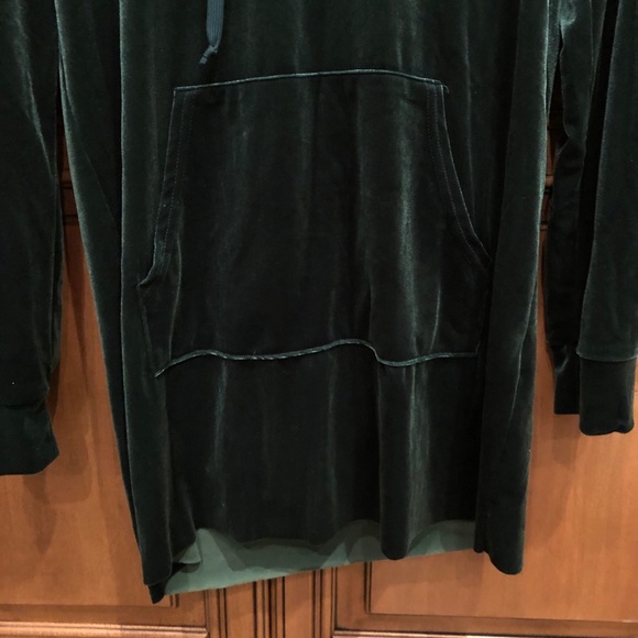 Green velvet sweatshirt dress - Picture 2 of 5